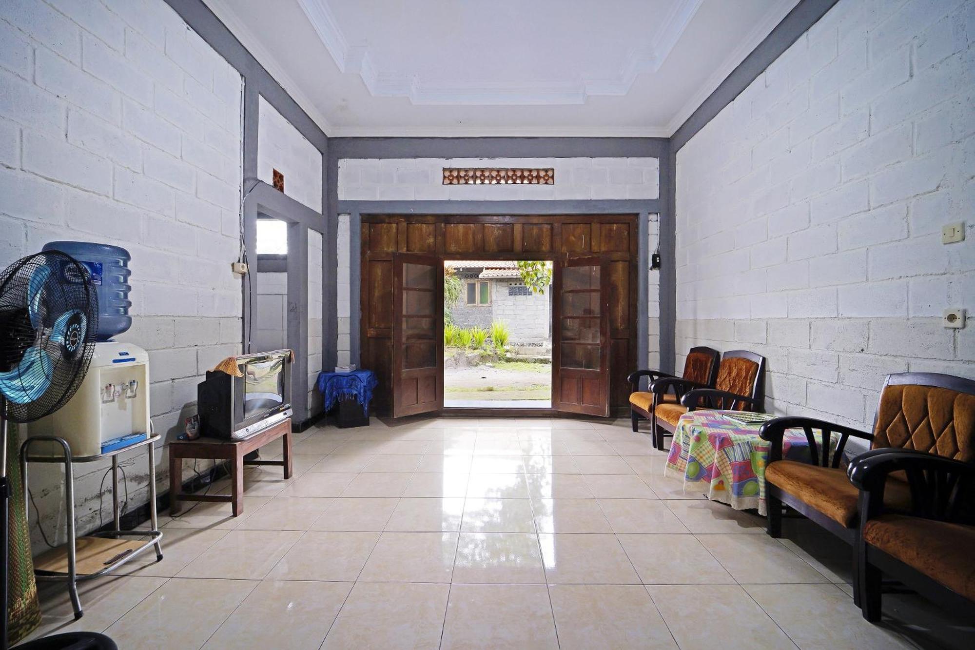 Hotel Spot On 91085 Griya Estu Wening à Sleman  Extérieur photo
