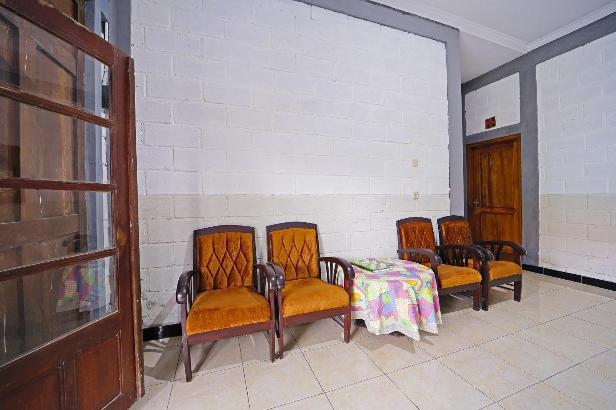 Hotel Spot On 91085 Griya Estu Wening à Sleman  Extérieur photo