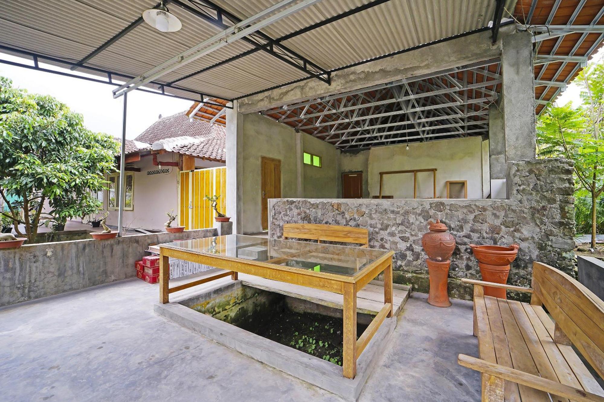Hotel Spot On 91085 Griya Estu Wening à Sleman  Extérieur photo