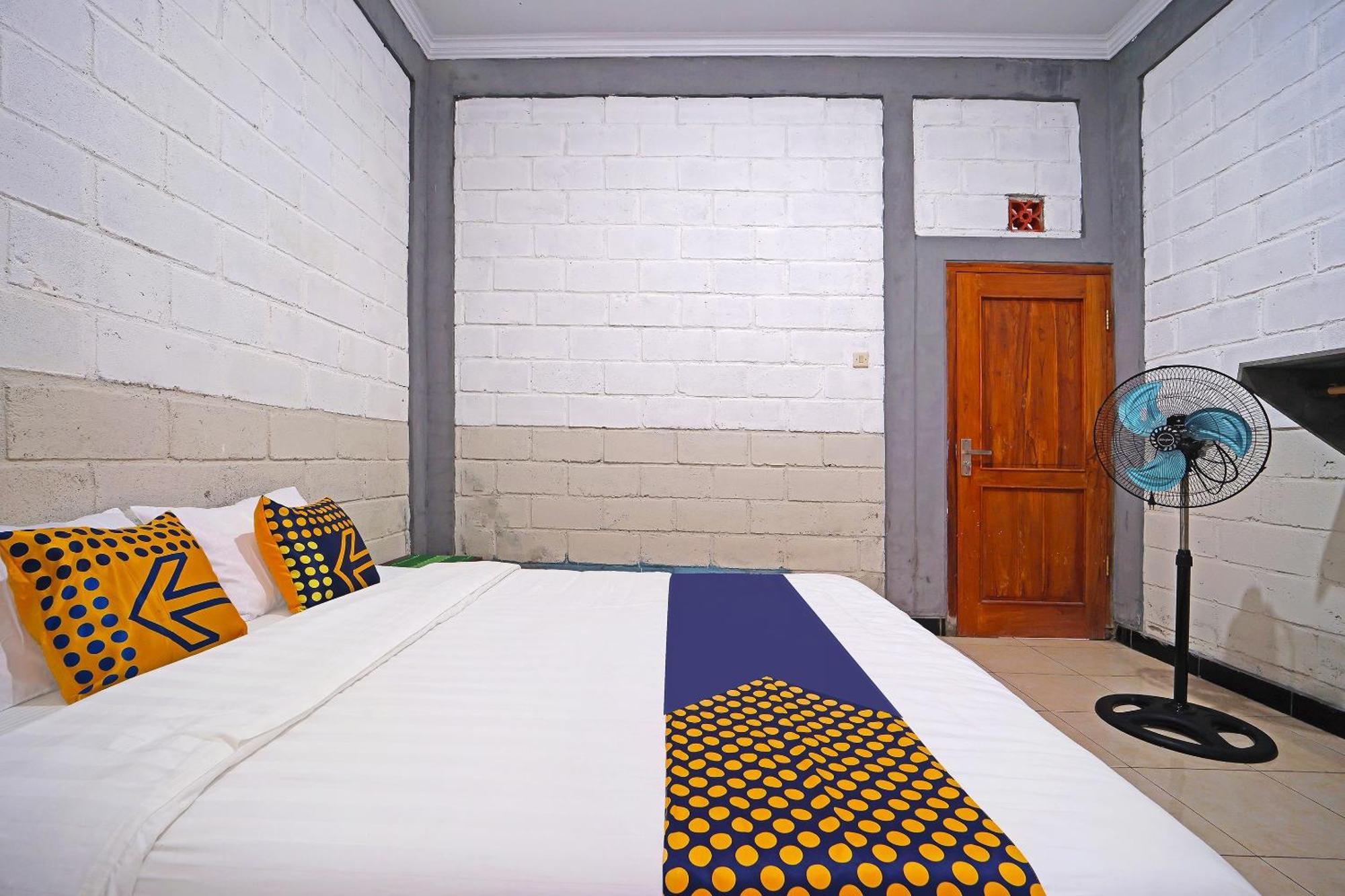 Hotel Spot On 91085 Griya Estu Wening à Sleman  Extérieur photo