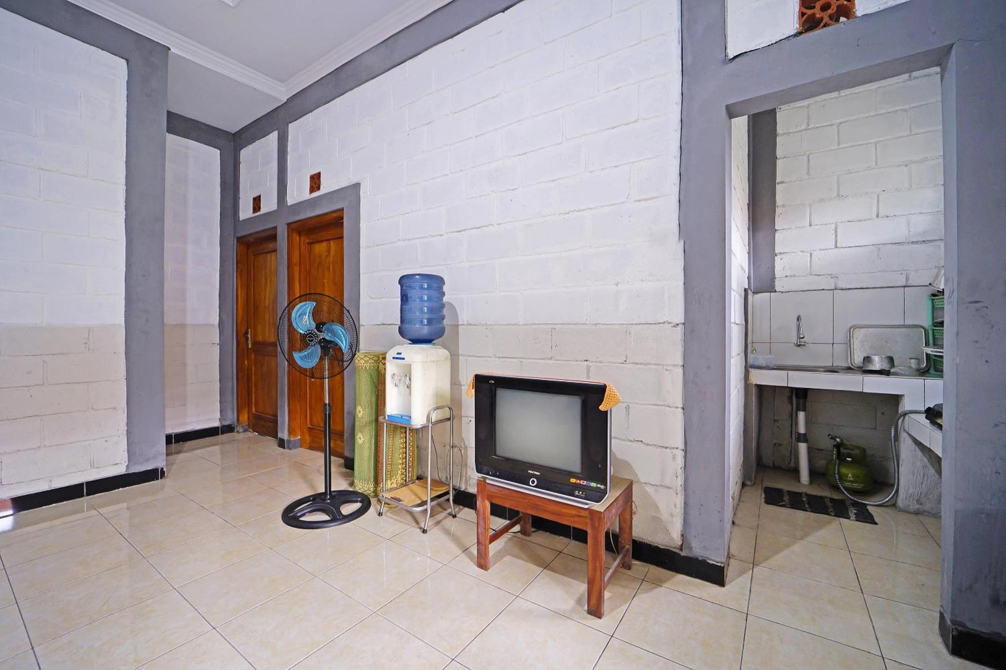 Hotel Spot On 91085 Griya Estu Wening à Sleman  Extérieur photo